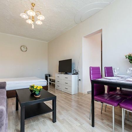 Compact Apartment Near Food Market In The Oldtown Plus Free Parking Klaipeda Ngoại thất bức ảnh