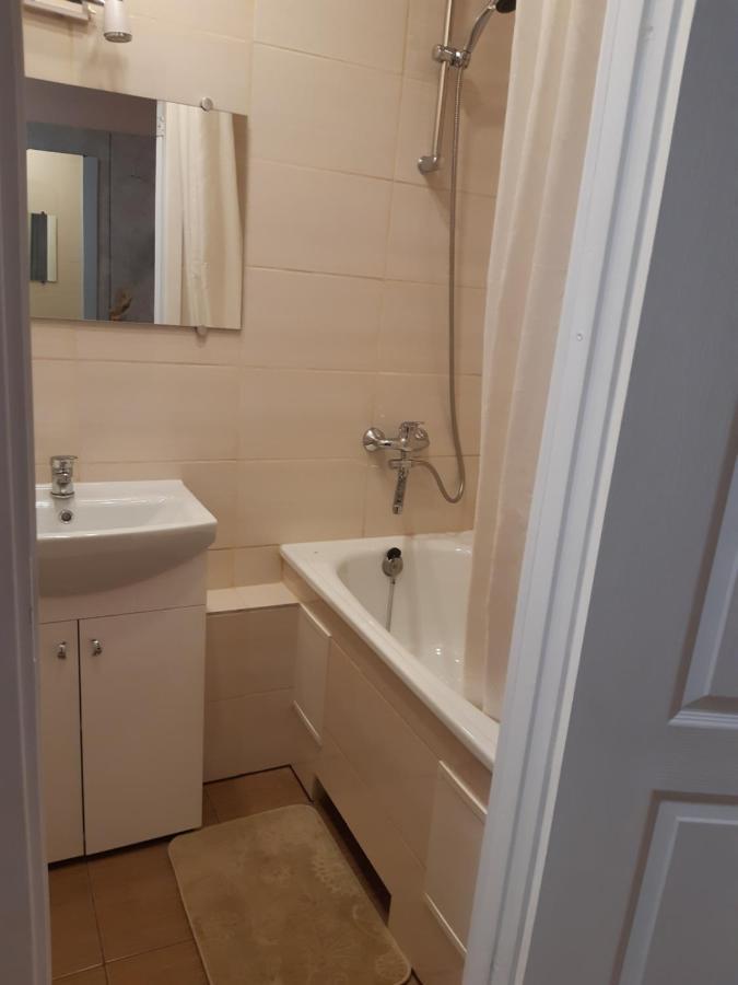 Compact Apartment Near Food Market In The Oldtown Plus Free Parking Klaipeda Ngoại thất bức ảnh