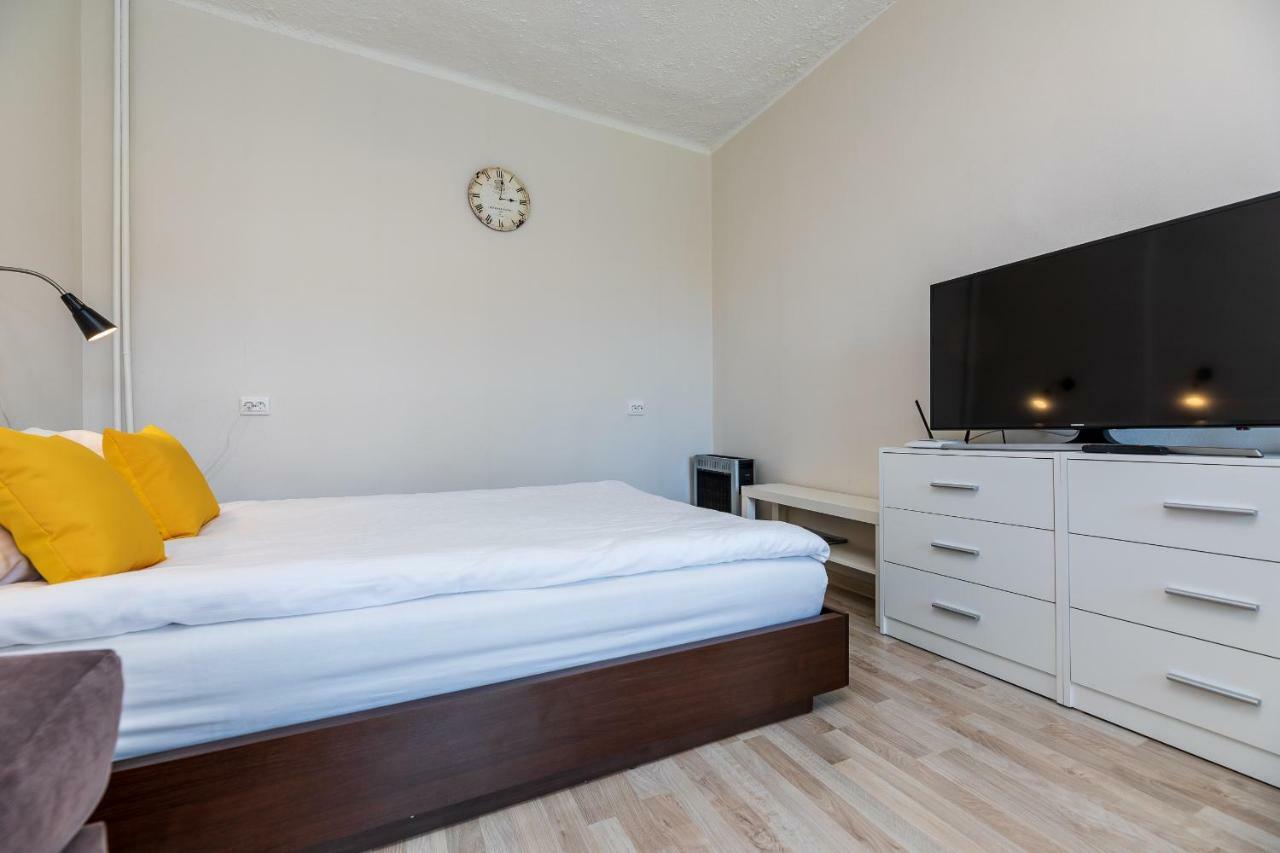 Compact Apartment Near Food Market In The Oldtown Plus Free Parking Klaipeda Ngoại thất bức ảnh